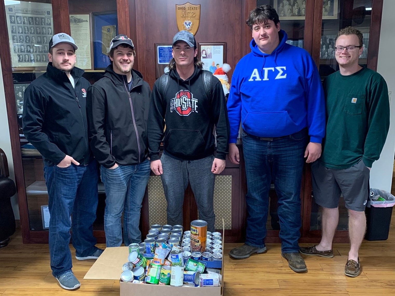 AGS Members Collect Cans for Food Drive 2019